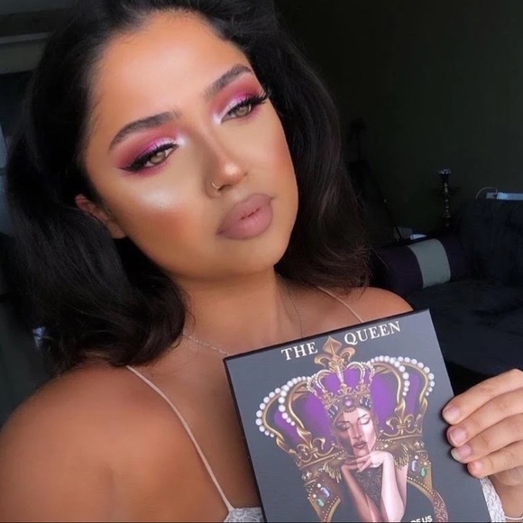 ❗️SOLD❗️Brand New Eloise The Queen Eyeshadow Palette - Picture 8 of 14